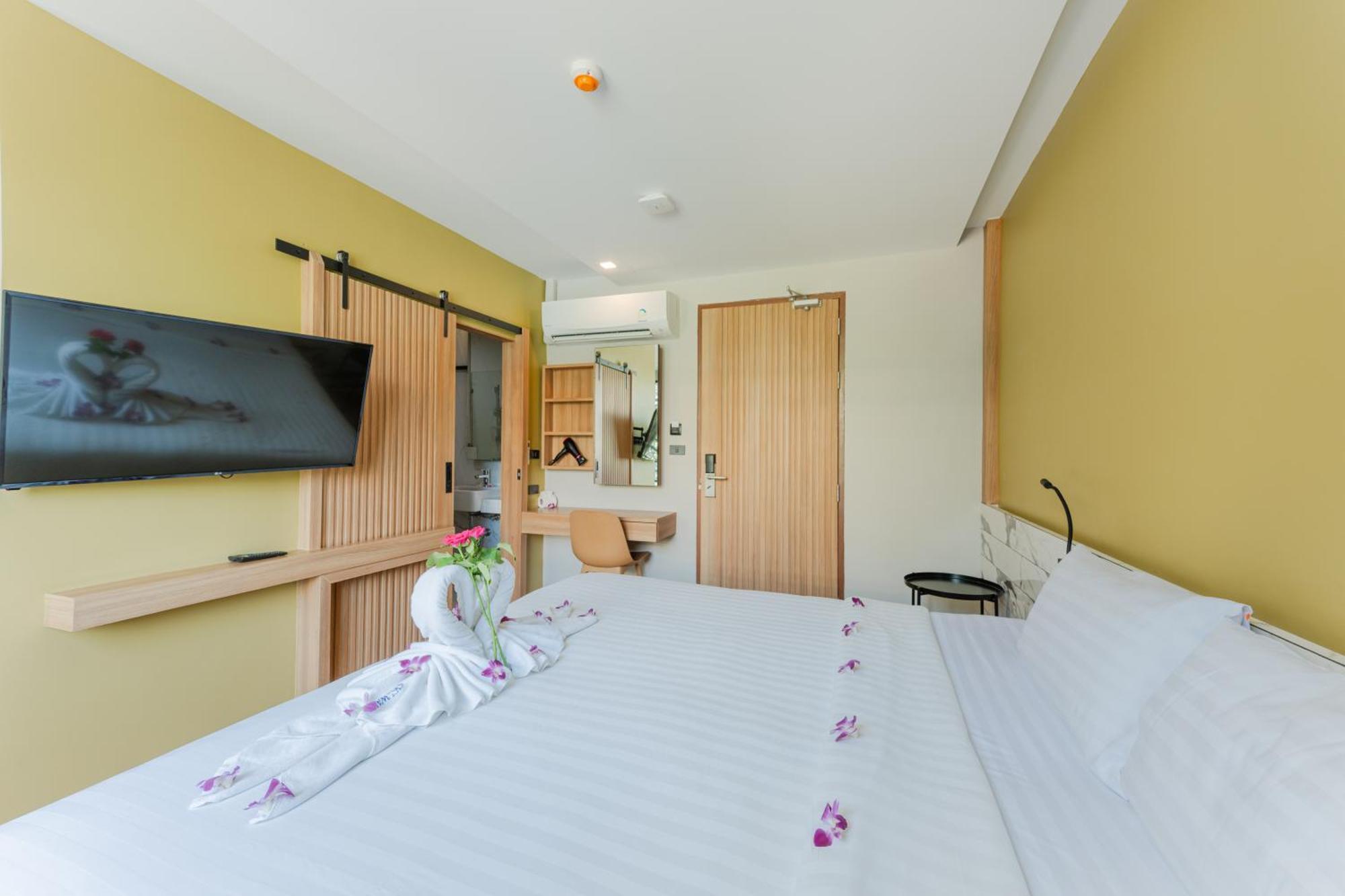 Sky Wave Patong Hotell Exteriör bild