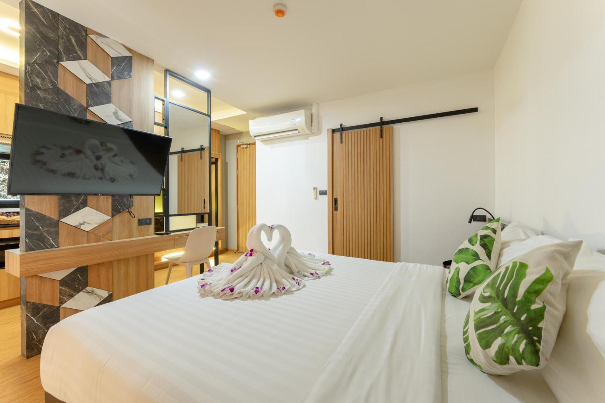 Sky Wave Patong Hotell Exteriör bild