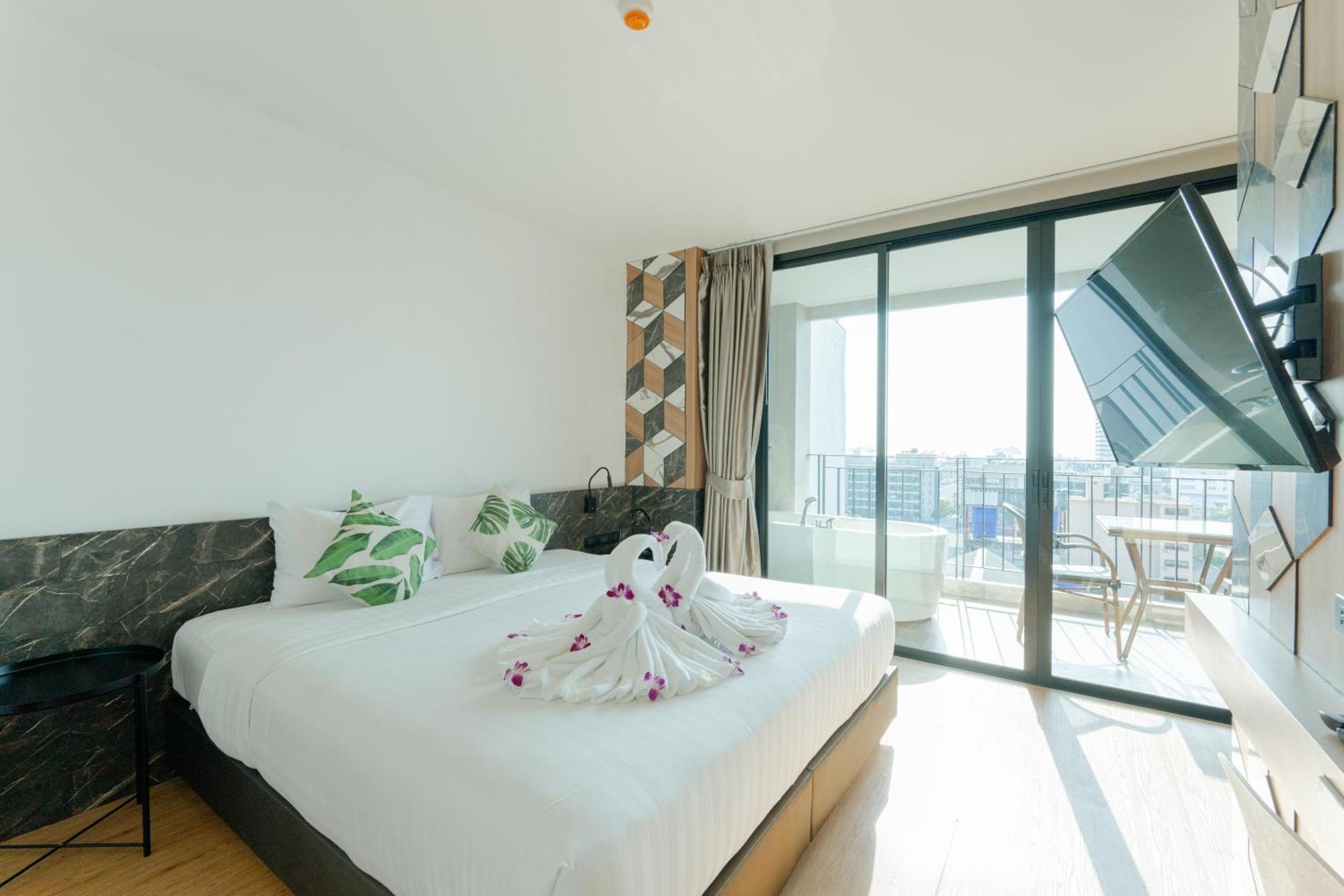 Sky Wave Patong Hotell Exteriör bild