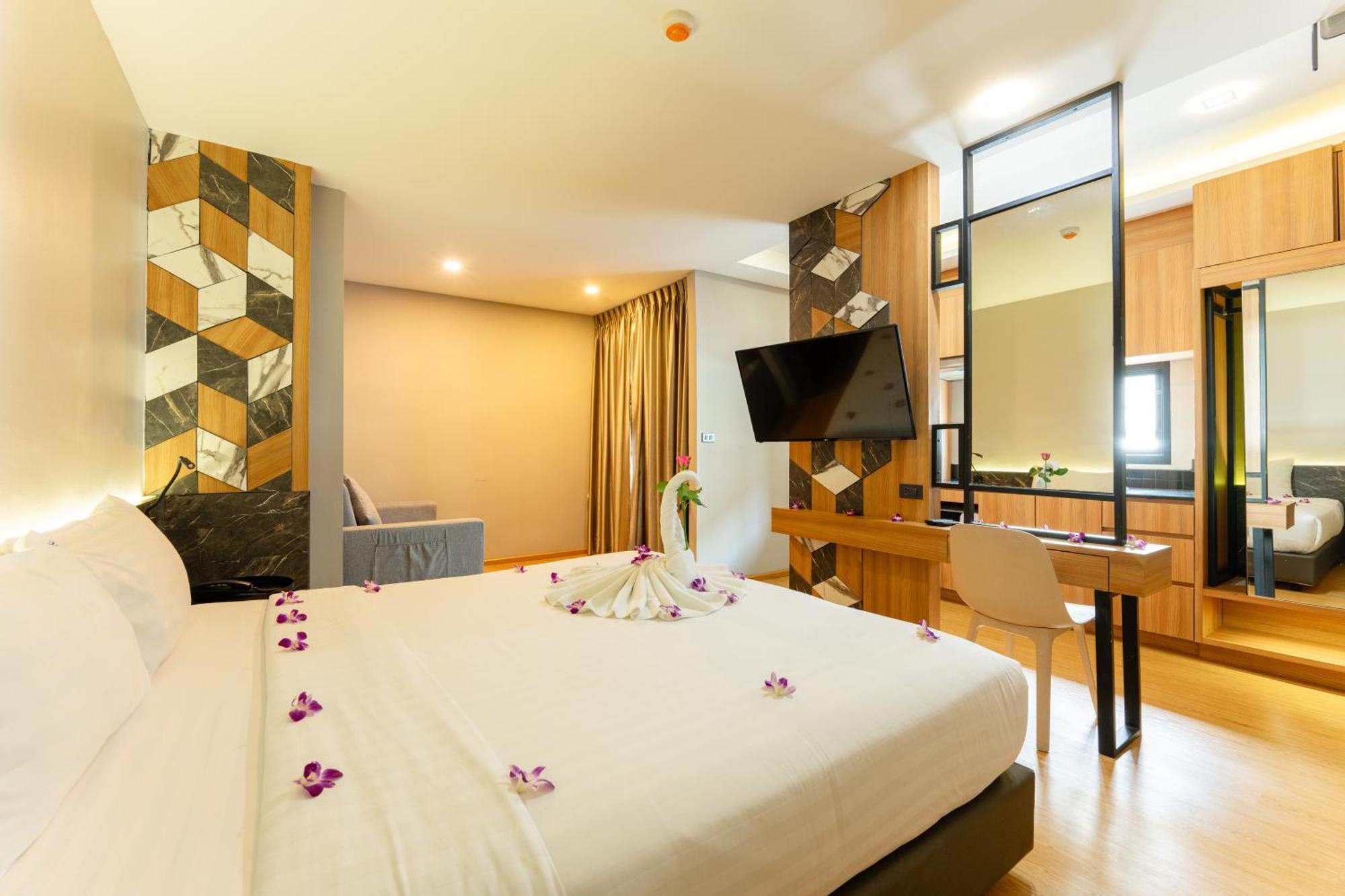 Sky Wave Patong Hotell Exteriör bild