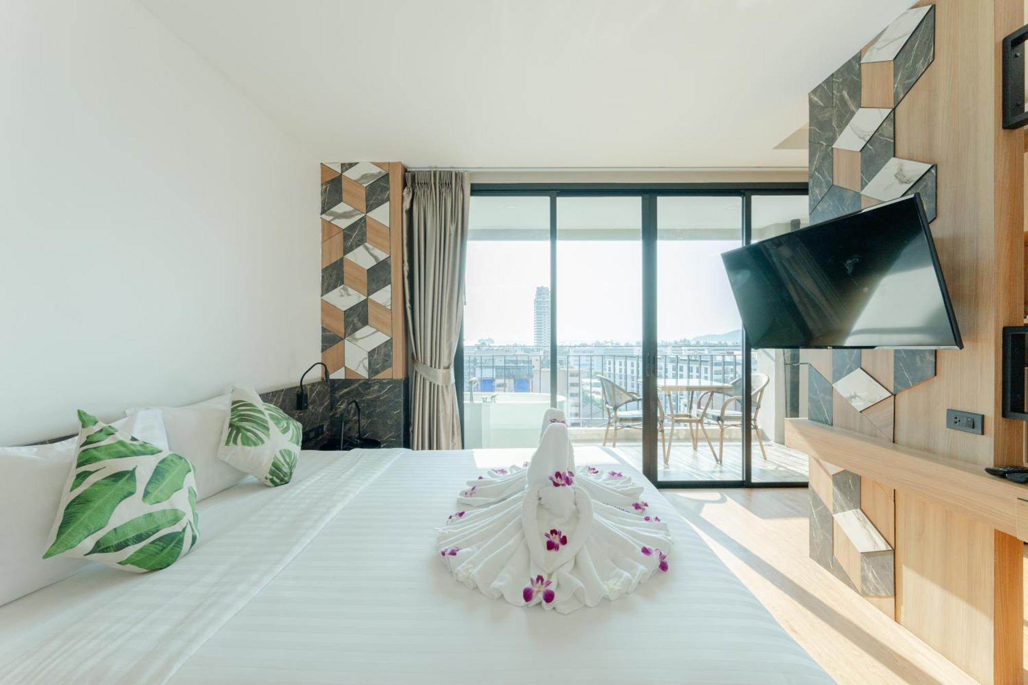 Sky Wave Patong Hotell Exteriör bild