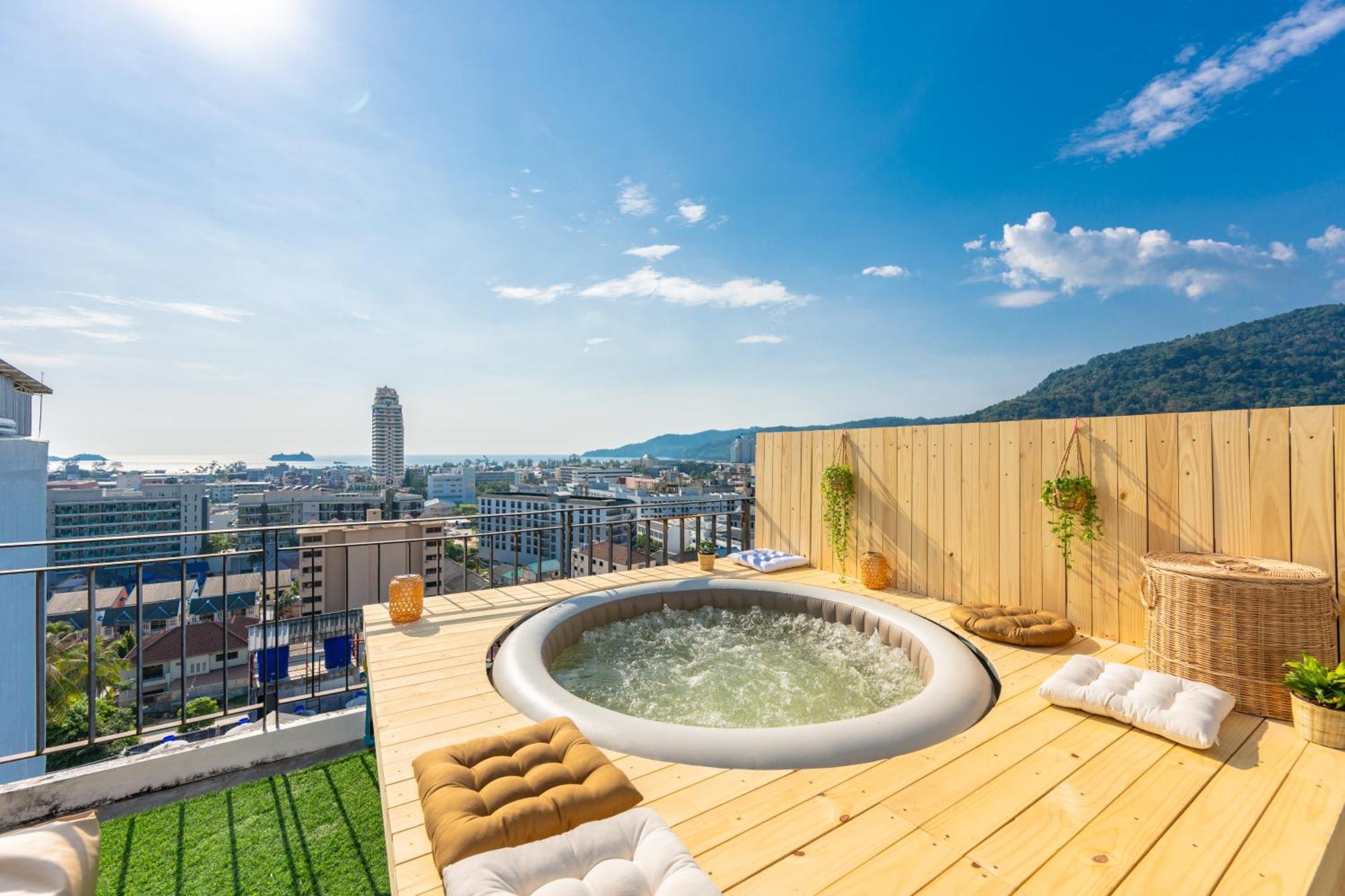 Sky Wave Patong Hotell Exteriör bild