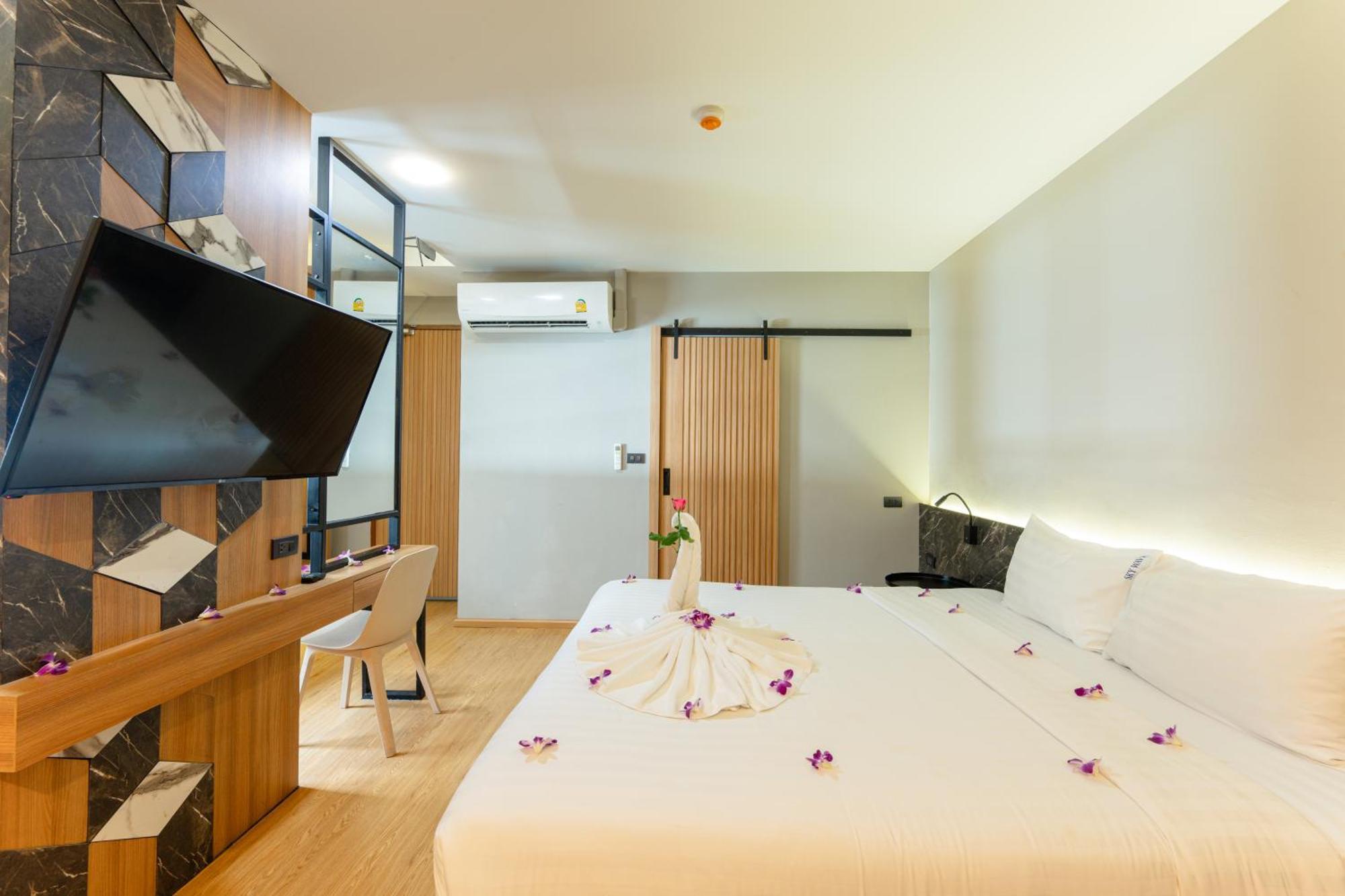Sky Wave Patong Hotell Exteriör bild