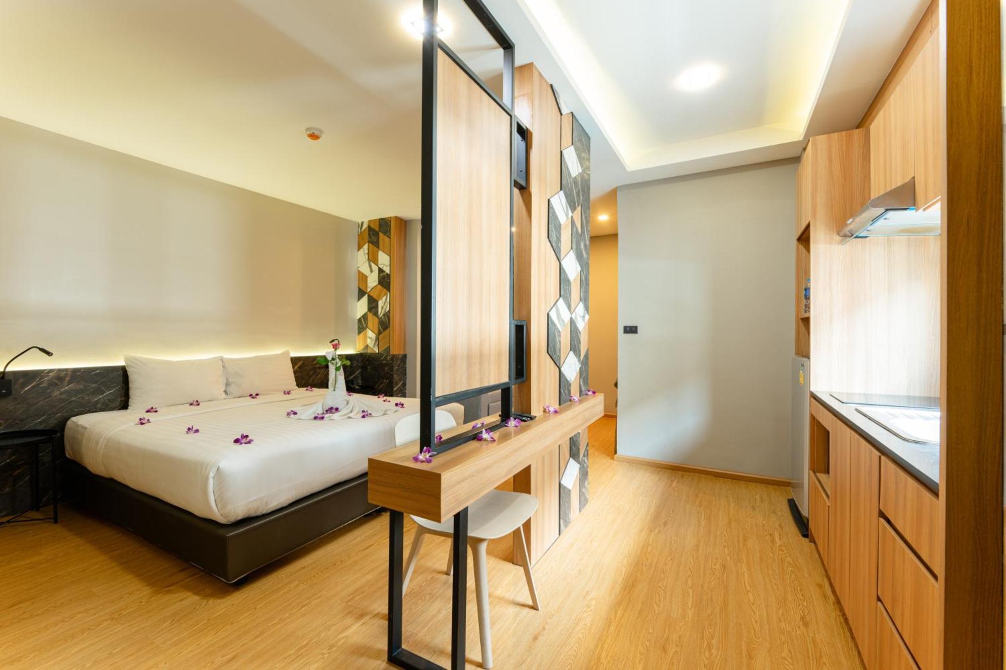 Sky Wave Patong Hotell Exteriör bild