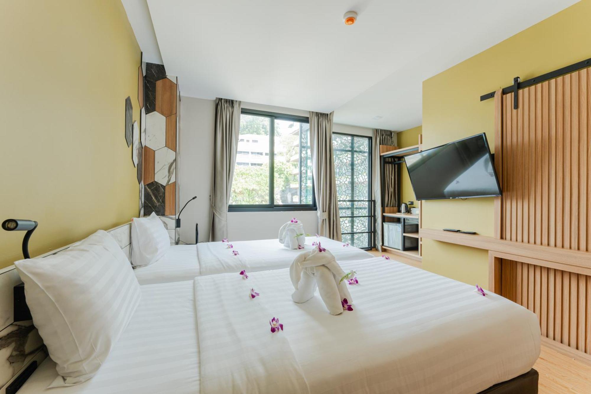 Sky Wave Patong Hotell Exteriör bild