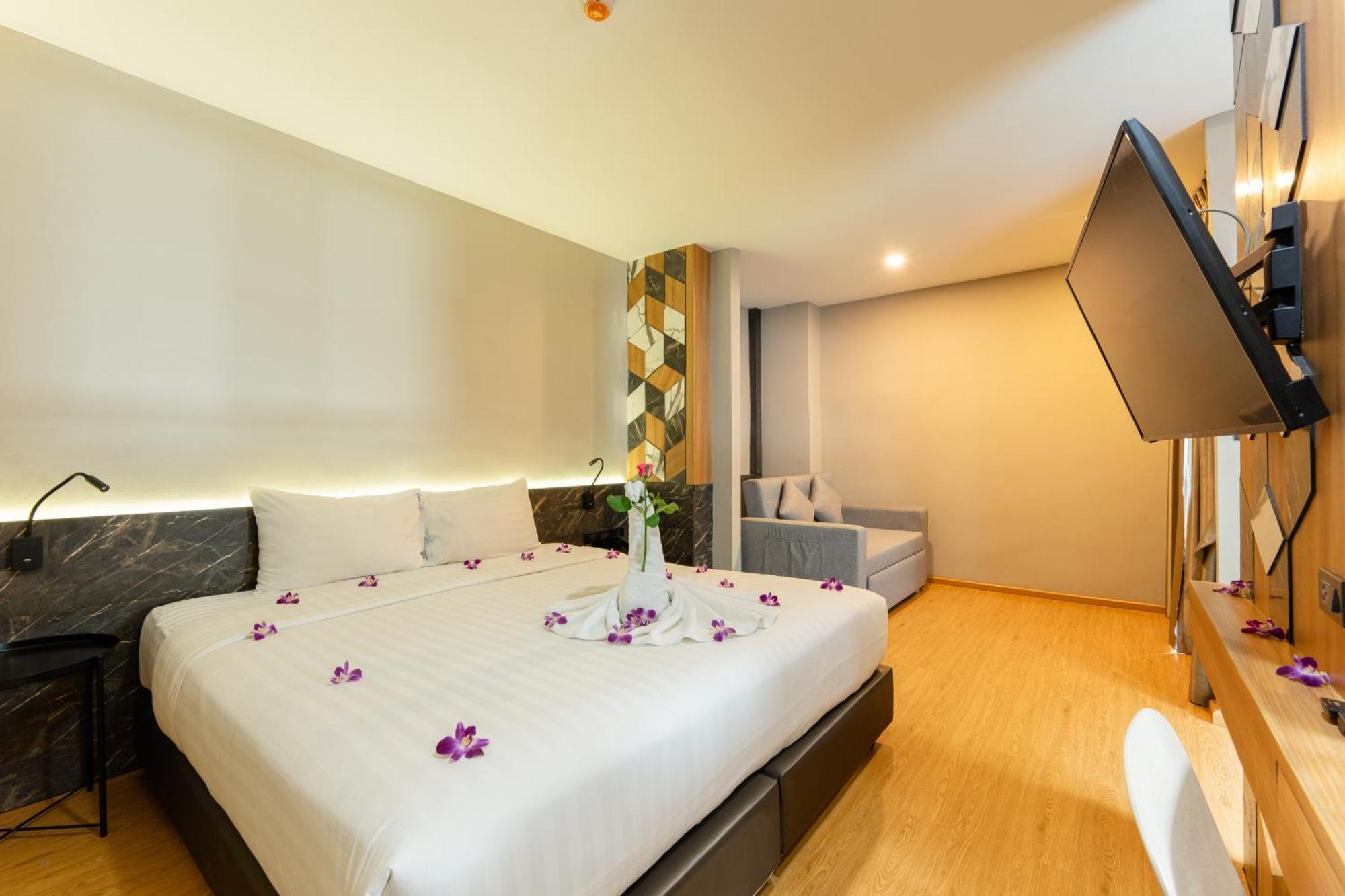 Sky Wave Patong Hotell Exteriör bild